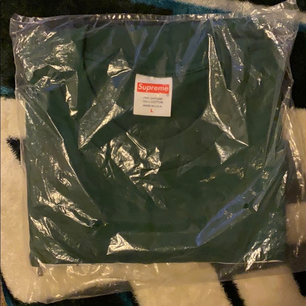 Supreme “ Hiding from the indians Tee “ (green)